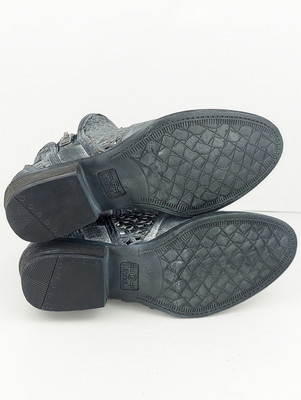 Corral Circle G Gray Distressed Cutout Ankle Booties NWOT - Picture 6 of 11
